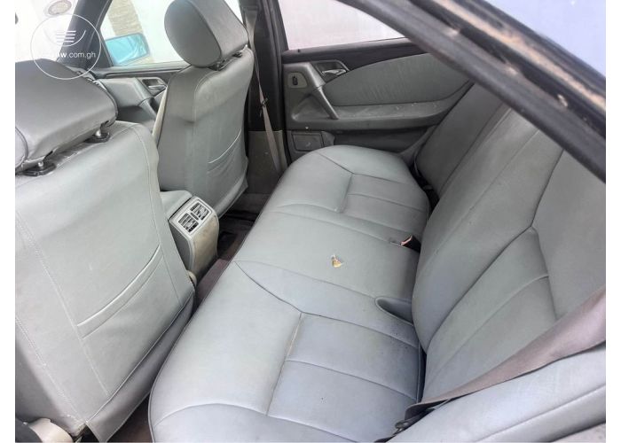 Mercedes Benz 2002 E220