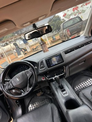 2017 Honda HRV EXL full option